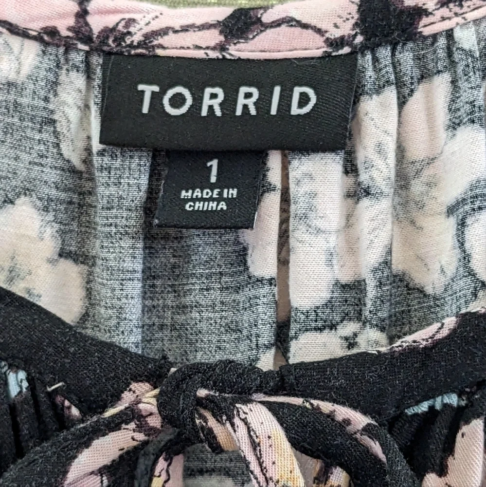 Torrid Cold Shoulder floral print fit and flare dress, Torrid size 1 =14 Cute - Picture 3 of 5